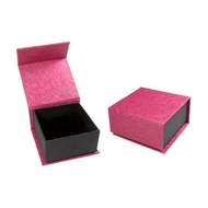 Коробка Present Paper FB1105 Pink Black (картон, на магните, 65х63х35мм)