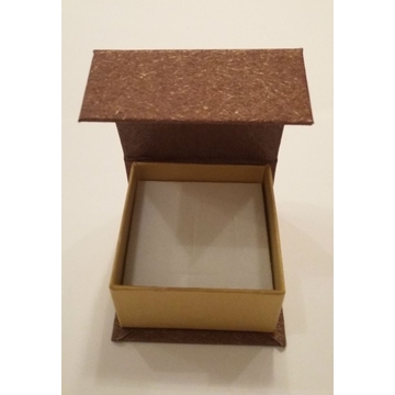 Коробка Present Paper FB1105 Brown Gold (картон, на магните, 65х63х35мм)